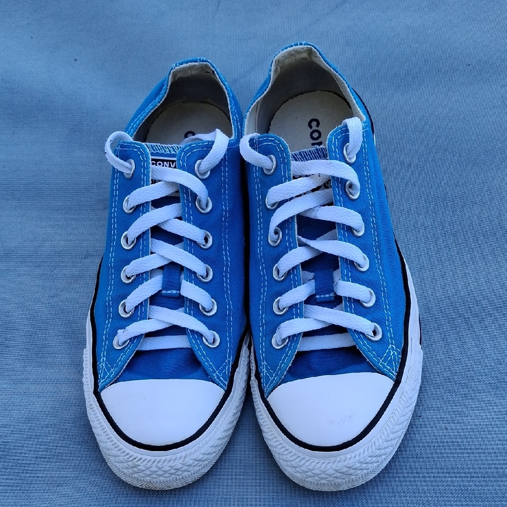 Converse Women's 9.5 Or Men's 7.5 Blue Sneakers